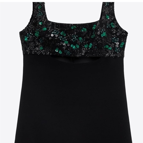 Zara Embroidered Yoke Mini Sequin Dress
Limited Edition in Black / Green - Picture 4 of 13